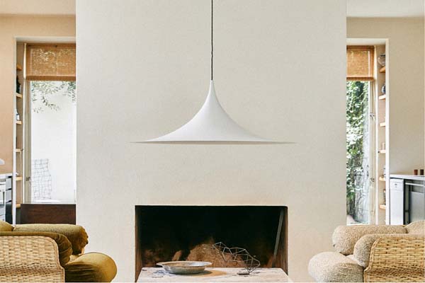 Semi horn pendant light